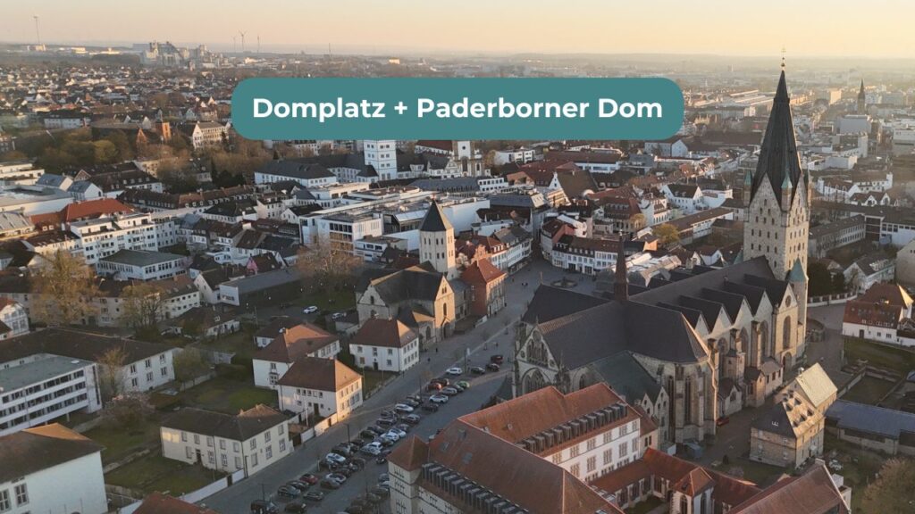 Domplatz und Paderborner Dom als Luftbildaufnahme - Sehenswürdigkeiten in Paderborn