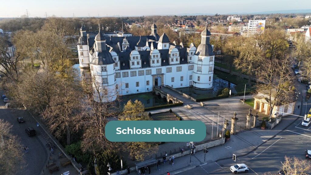 Schloss Neuhaus als Wohngegend im Raum Paderborn