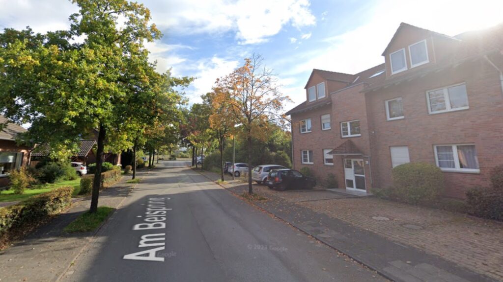 Typisches Straßenbild in Bad Lippspringe im Kreis Paderborn - Familienhäuser, begrünte Straßenzüge (Foto: Straße Am Beispring, Bad Lippspringe)