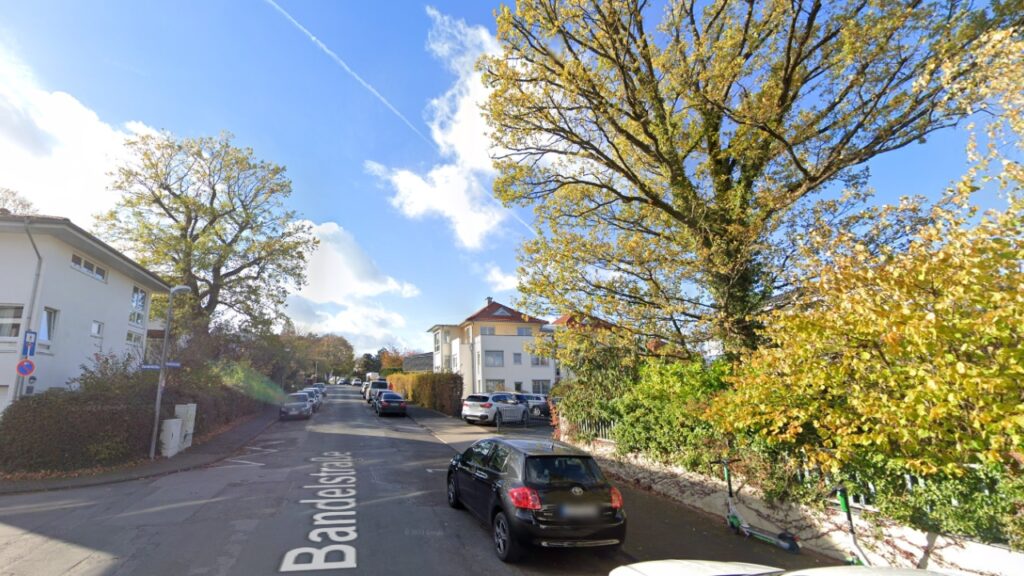 Typisches Straßenbild im urbanen Stadtgebiet Detmold (Foto: Bandelstr.)