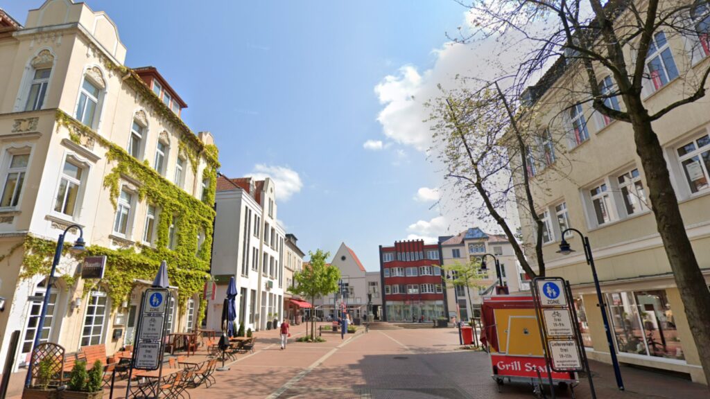 Marktplatz in Lage (Foto von Kreuzung Lange Str. - Gerichtsstraße aus) - hier findet der Lagenser Wochenmarkt statt