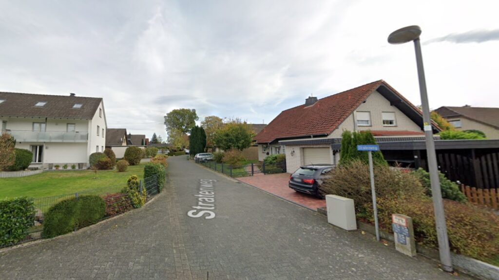 Typisches Straßenbild / Wohnatmosphäre im Ortsmittelpunkt von Pivitsheide (Foto: Stratenweg, Pivitsheide im Kreis Lippe)